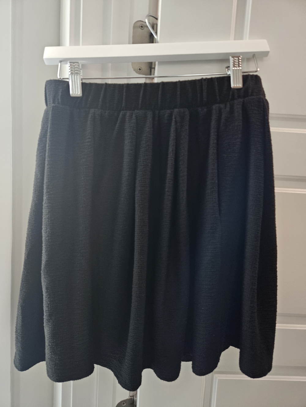 Pieces Women’s Medium Black Elastic-Waist Textured Skater Skirt